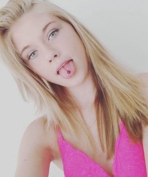 Hannah Hays - Teen blonde with a fleshy pussy - PornDig