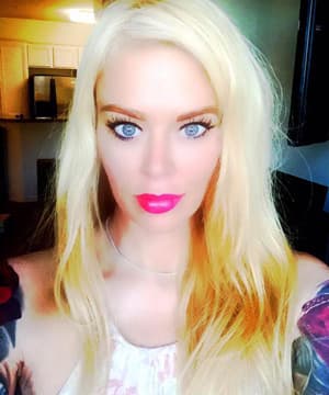 Blonde Pornstar Cumshot - Blonde porn queen Jenna Jameson enjoys sex on PornDig!